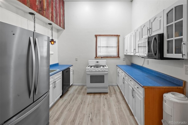 780 Oak St, Hartsel, CO 80449 - kitchen with freestanding refrigerator, white gas range, black dishwasher, light wood-type flooring, and glass insert cabinets