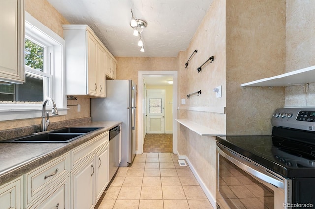 924 E Saint Vrain St, Colorado Springs, CO 80903 - kitchen featuring stainless steel appliances, a sink, tasteful backsplash, and light tile patterned floors