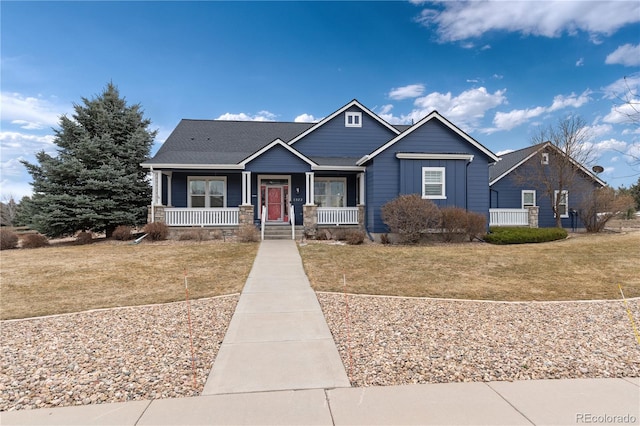 craftsman inspired home with a front yard and covered porch