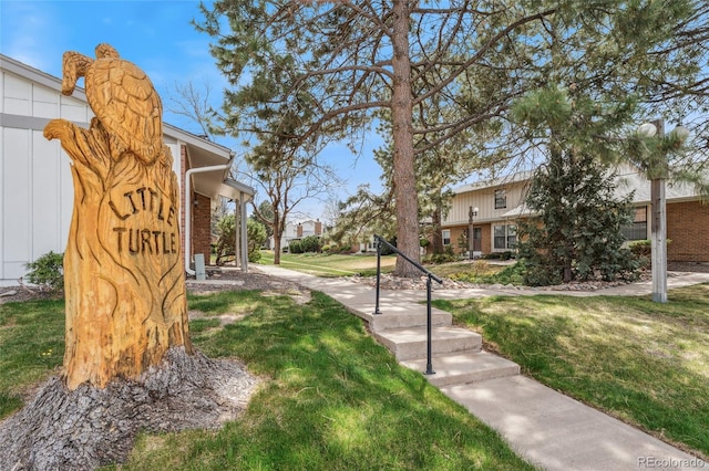 view of home's community featuring a lawn