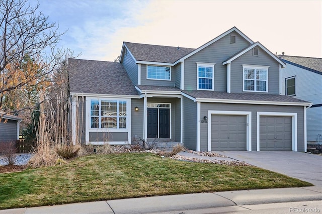 view of front property featuring a lawn and a garage