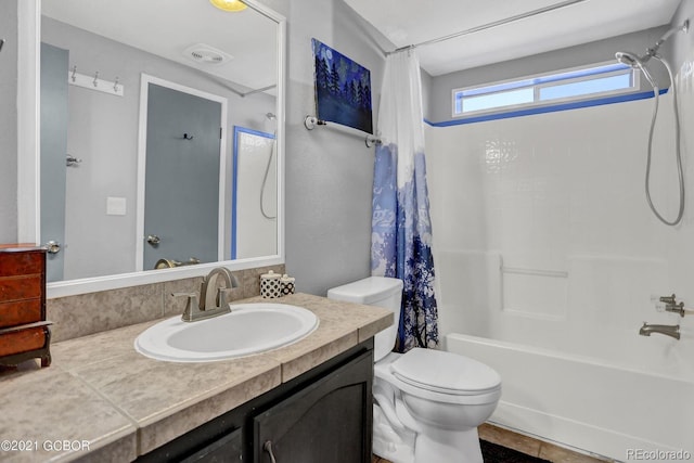 full bath featuring vanity, toilet, and shower / bath combo with shower curtain