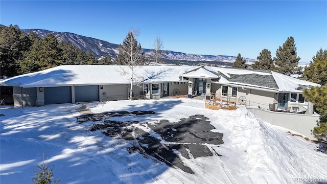 view of front of house featuring a garage and a mountain view