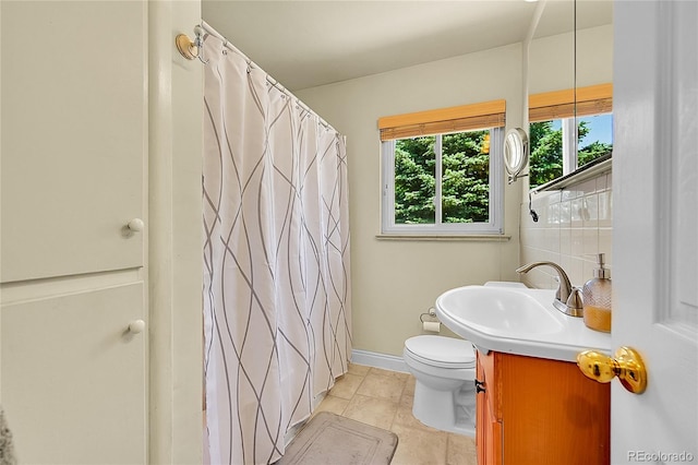 3313 S Dexter St, Denver, CO 80222 - full bath featuring vanity, a shower with curtain, and tile patterned floors