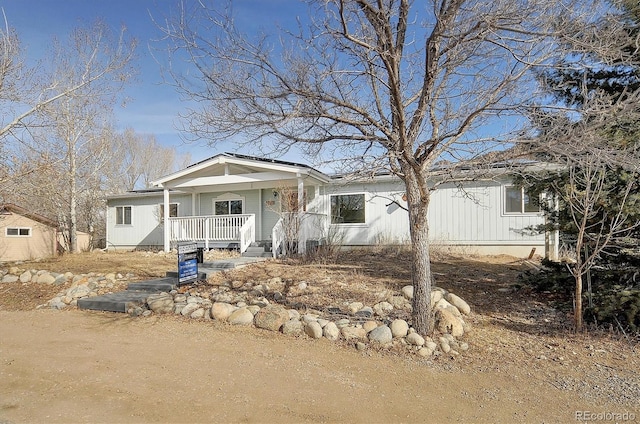 manufactured / mobile home featuring covered porch