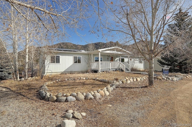 single story home with covered porch