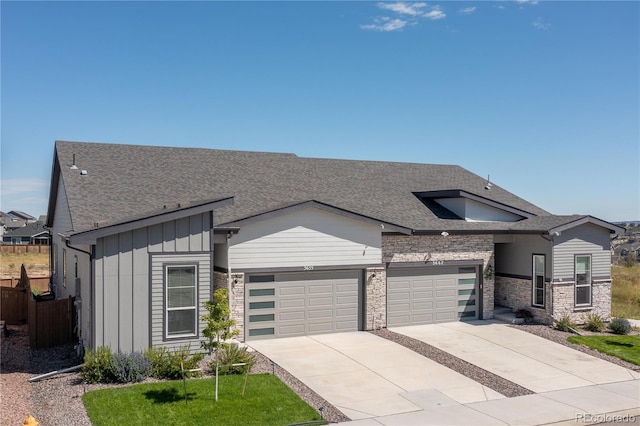 view of front facade featuring a garage