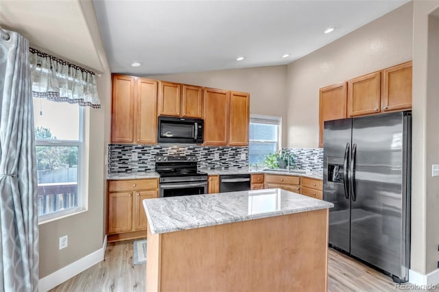 16352 E 104th Way, Commerce City, CO 80022 - kitchen with stainless steel appliances, tasteful backsplash, light wood finished floors, a center island, and vaulted ceiling