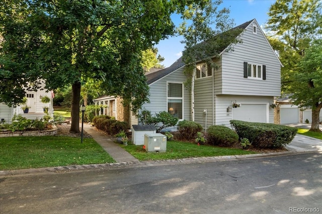 view of front of house featuring a front lawn and a garage