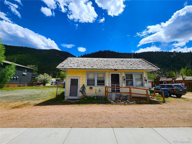 bungalow-style home featuring a front lawn and a mountain view