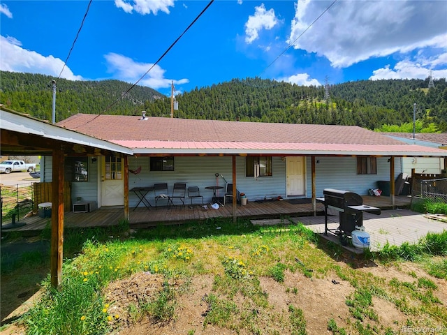 single story home featuring a wooden deck