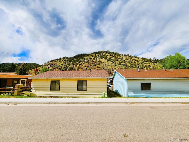 view of front facade with a mountain view