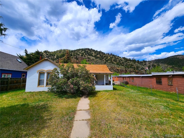 ranch-style house featuring a front lawn and a mountain view