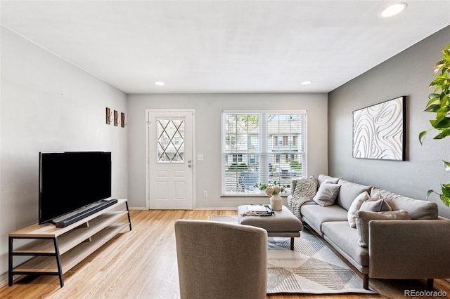 living room with light wood-type flooring, recessed lighting, and baseboards