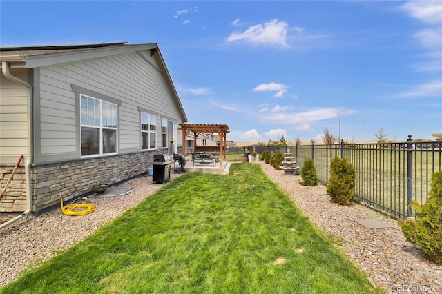 view of yard with a pergola, a fenced backyard, and a patio area