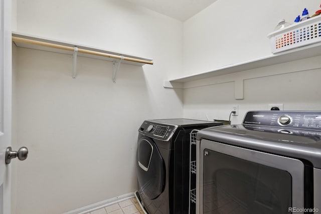 19653 E Ida Dr, Aurora, CO 80015 - laundry area with washing machine and dryer and baseboards