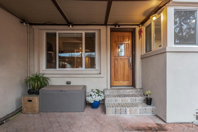 property entrance featuring stucco siding