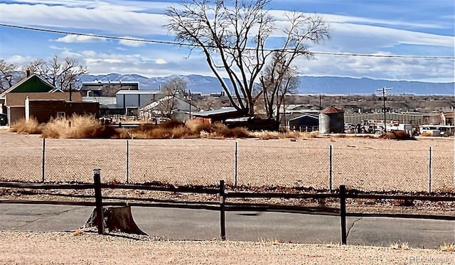 view of yard with fence and a mountain view