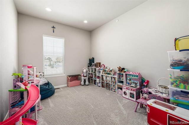 recreation room featuring carpet