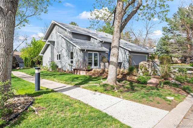 view of front of home featuring a front yard
