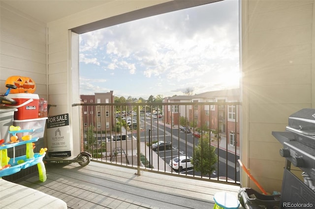 balcony featuring a grill