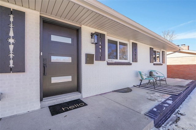 entrance to property featuring a porch