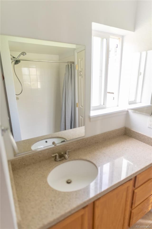 bathroom with a shower with curtain and vanity