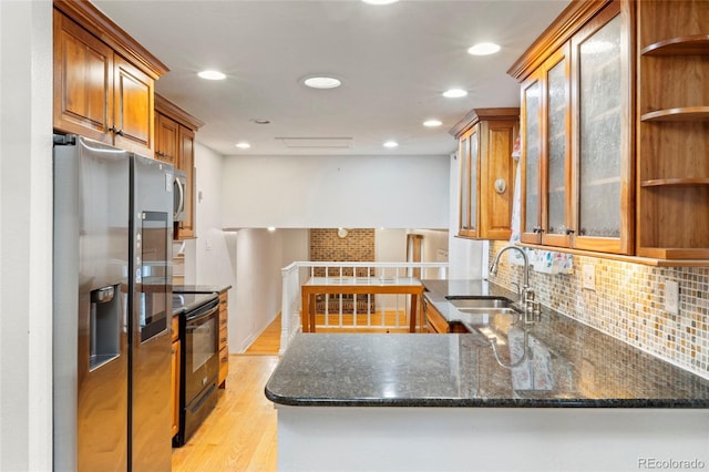 18625 E Kent Dr, Aurora, CO 80013 - kitchen with stainless steel appliances, a peninsula, decorative backsplash, brown cabinetry, and recessed lighting