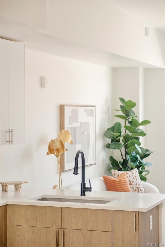 bar featuring a sink and visible vents