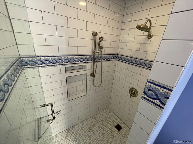 bathroom featuring tiled shower