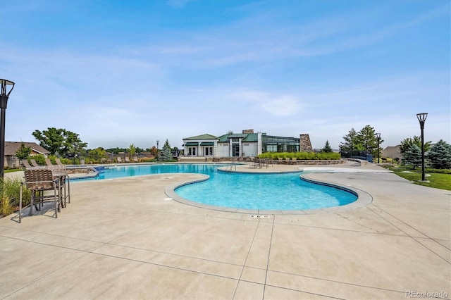 view of swimming pool with a patio