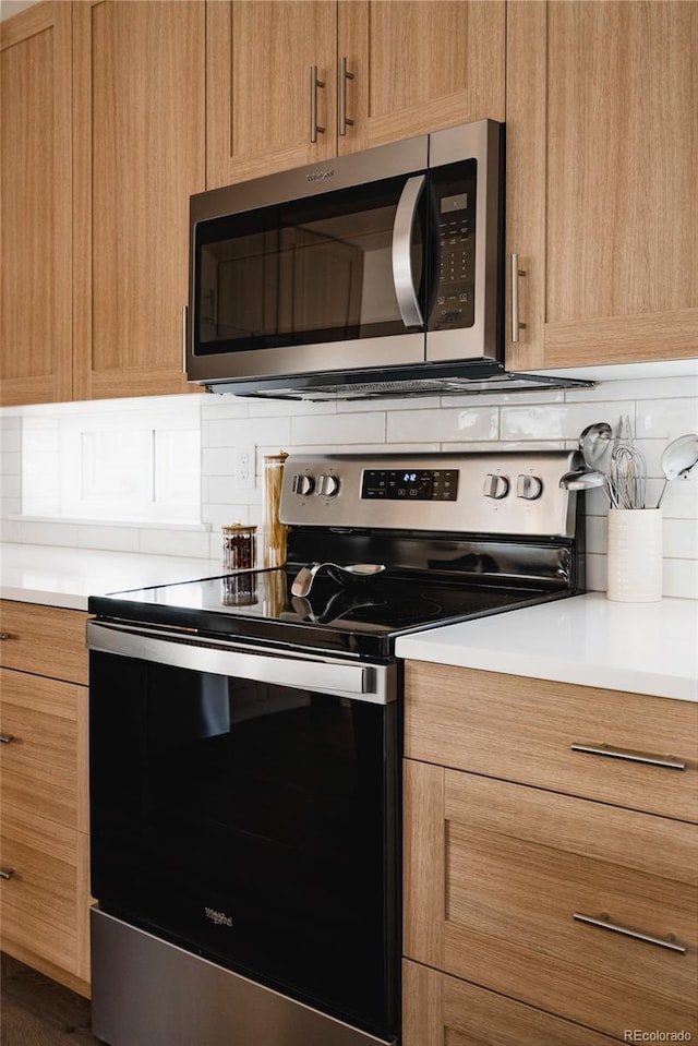 kitchen with decorative backsplash and stainless steel appliances