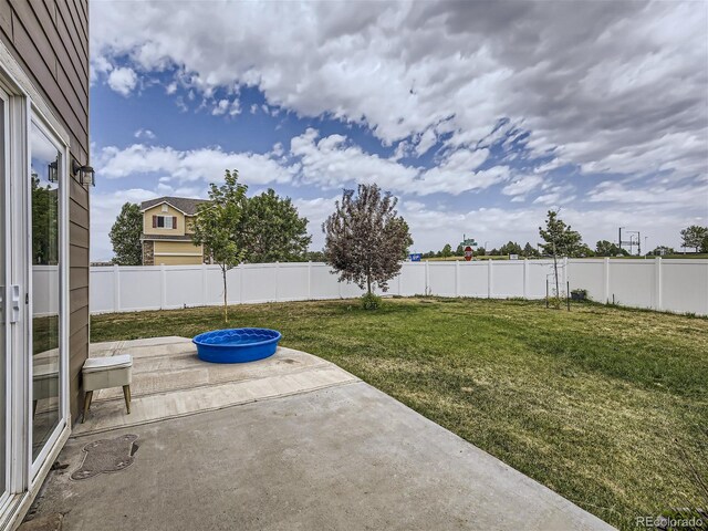 view of yard with a patio