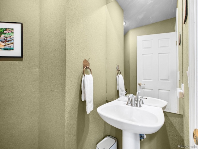 3648 Heatherwood Way, Evergreen, CO 80439 - bathroom with a textured wall and a sink