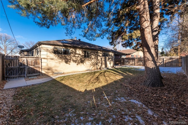 back of house featuring a yard