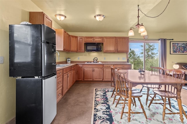 kitchen featuring sink, black appliances, decorative light fixtures, and an inviting chandelier