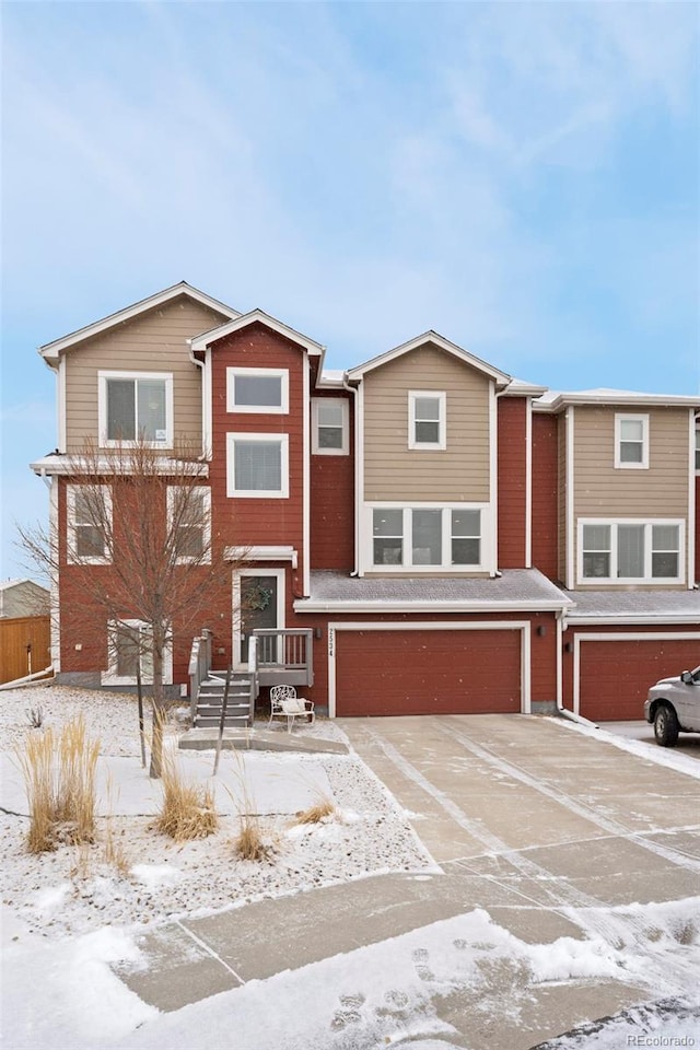 view of front facade featuring a garage