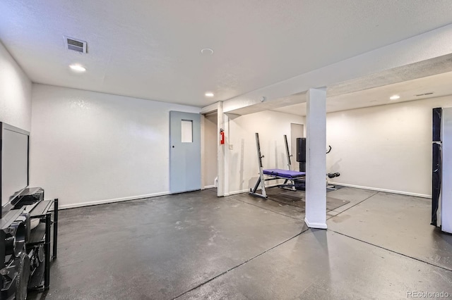 finished basement featuring visible vents, recessed lighting, and baseboards