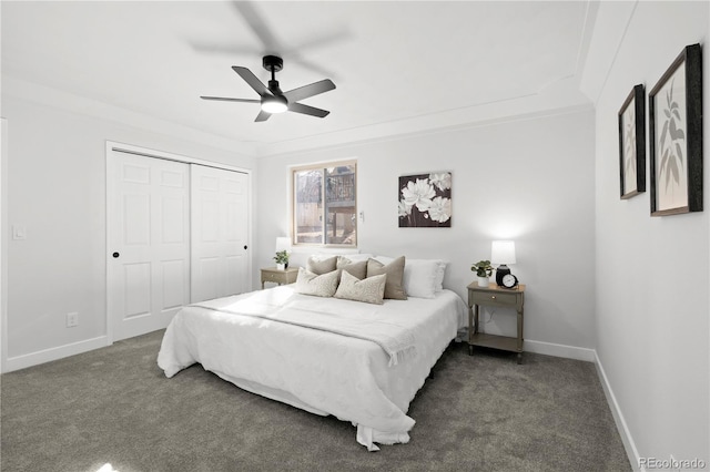 carpeted bedroom featuring ceiling fan, a closet, and crown molding