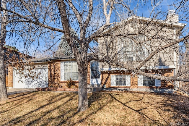 view of front of property featuring a front yard and a garage