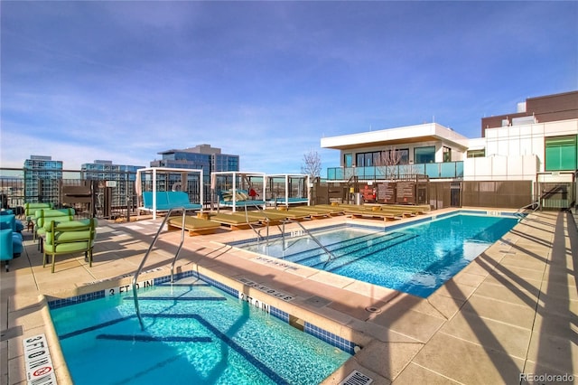1750 Wewatta St Unit 525, Denver, CO 80202 - community pool with a patio