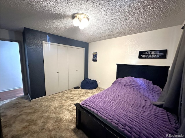 bedroom featuring a textured ceiling, carpet floors, and a closet