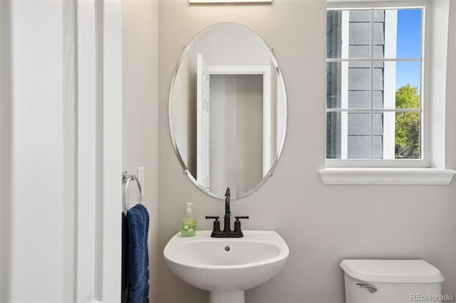 104 Willowick Cir, Highlands Ranch, CO 80129 - bathroom with a sink and toilet