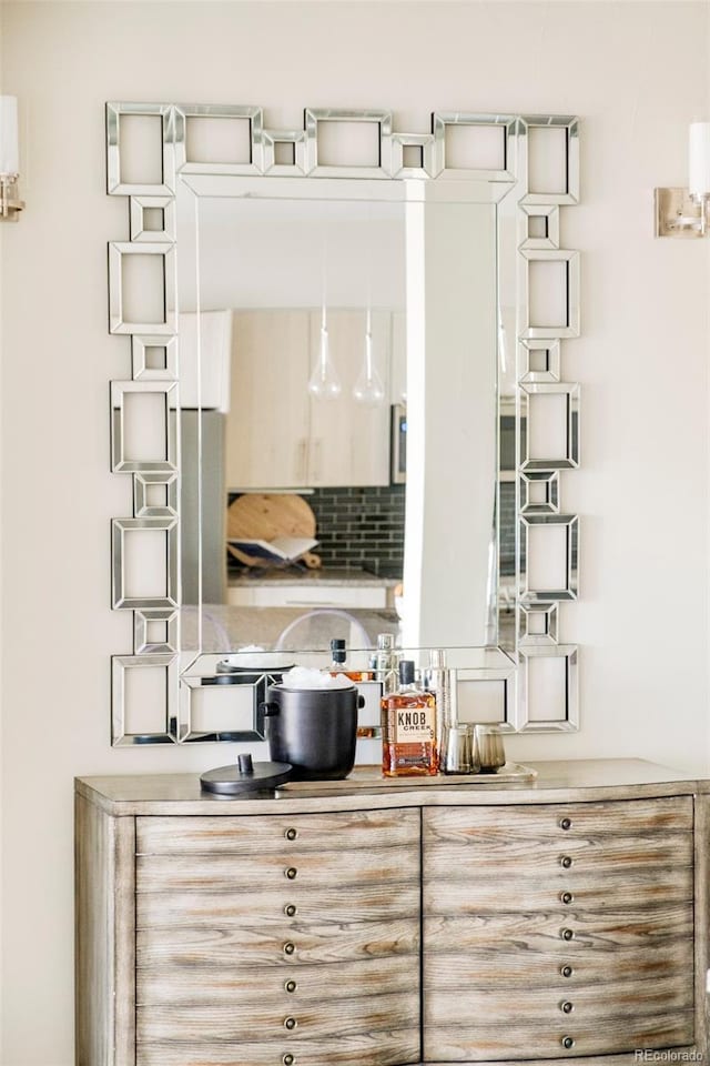 3198 Blake St Unit 502, Denver, CO 80205 - indoor dry bar featuring decorative backsplash