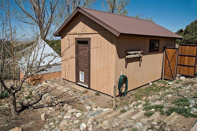 view of outbuilding