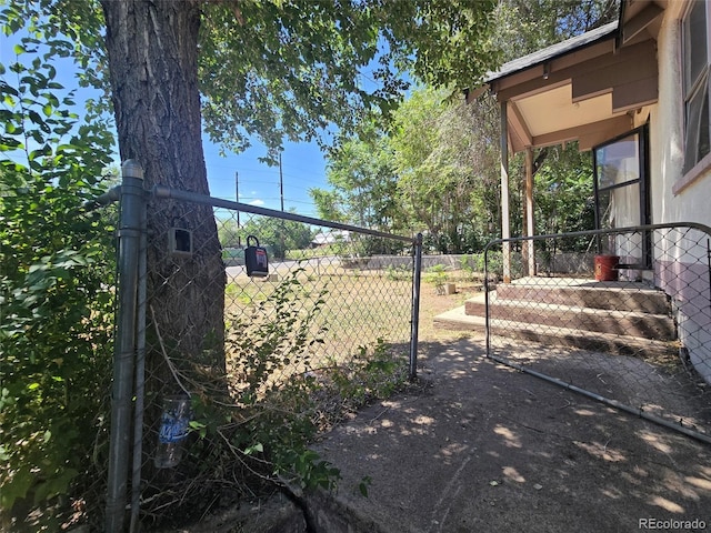 3350 S Eliot St, Englewood, CO 80110 - view of yard