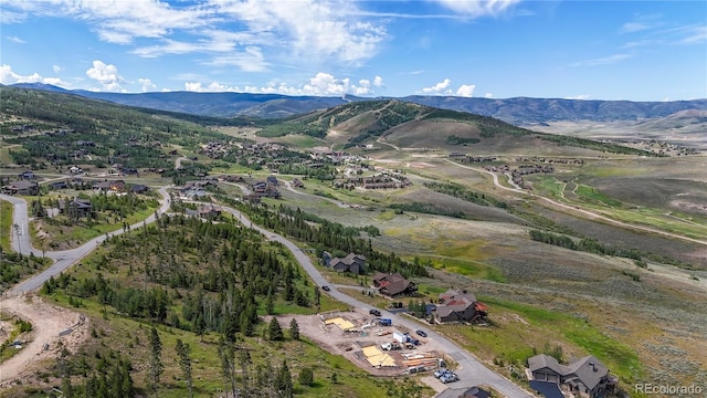 birds eye view of property featuring a mountain view