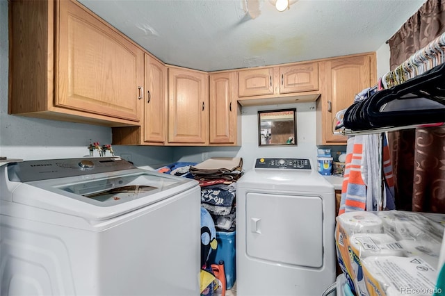 9170 Aspen Dr, Thornton, CO 80229 - laundry area featuring washing machine and dryer and cabinet space