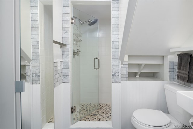 full bath featuring a shower stall and toilet