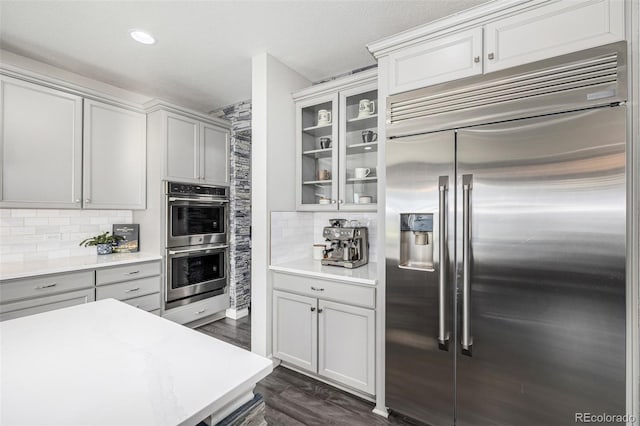 kitchen featuring tasteful backsplash, stainless steel appliances, and dark hardwood / wood-style flooring